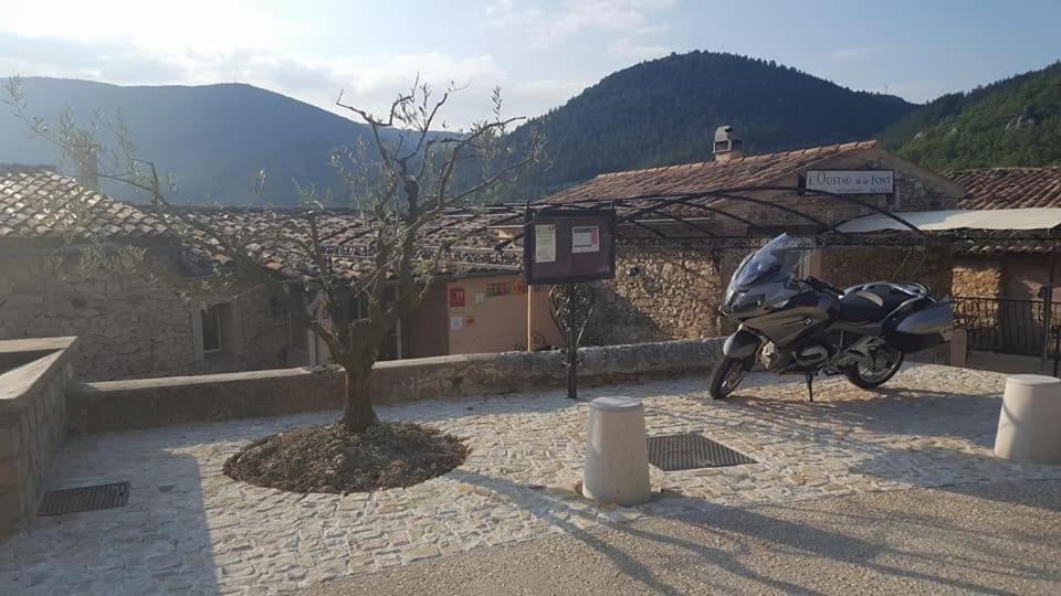 Hotel L'Oustau De La Font Reilhanette ภายนอก รูปภาพ