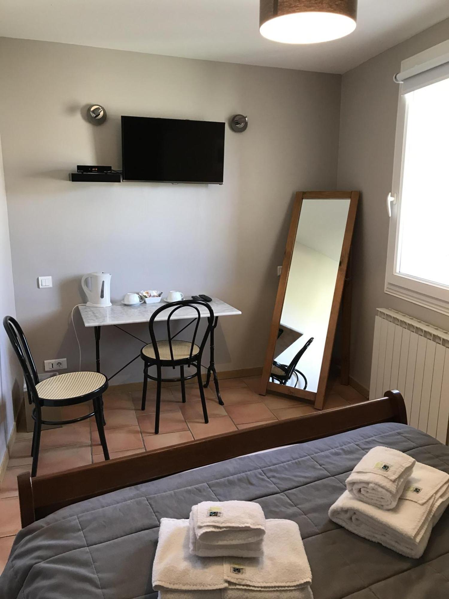 Hotel L'Oustau De La Font Reilhanette ห้อง รูปภาพ